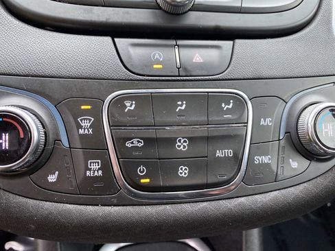 Used 2021 Chevrolet Malibu LT image 12