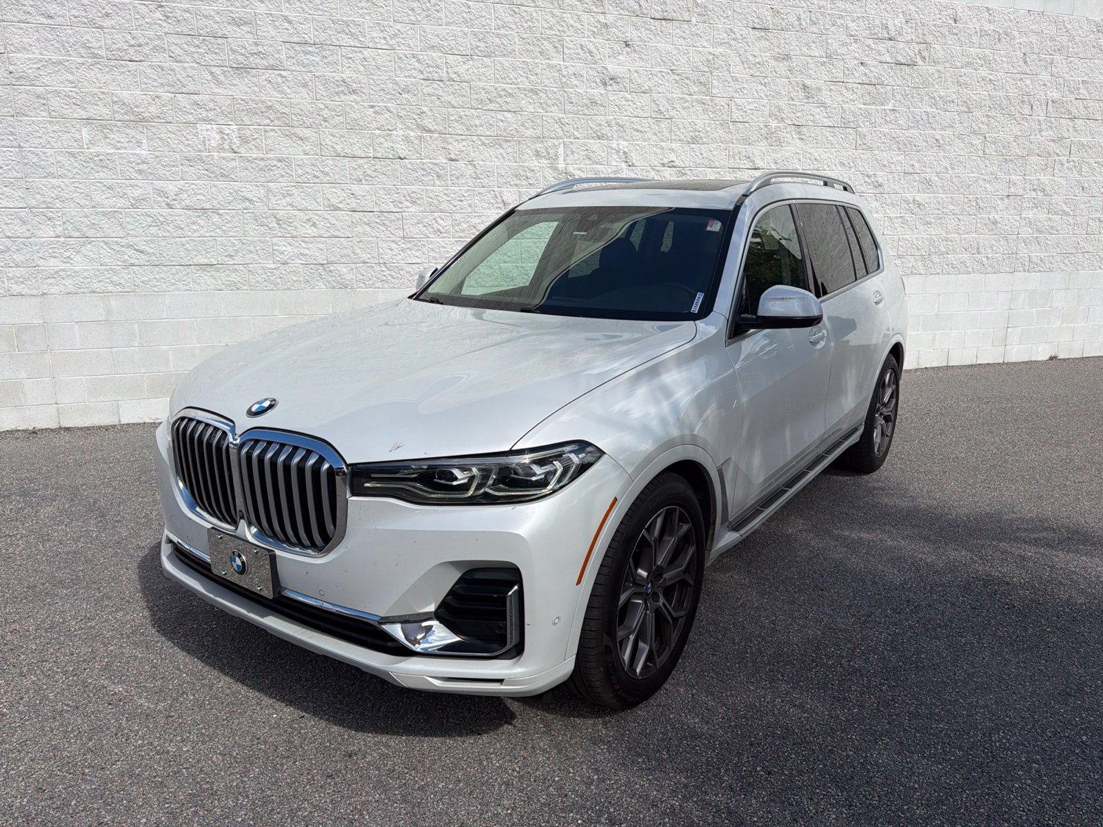 Used 2021 BMW X7 xDrive40i w/ Parking Assistance Package AWD/4WD image 1