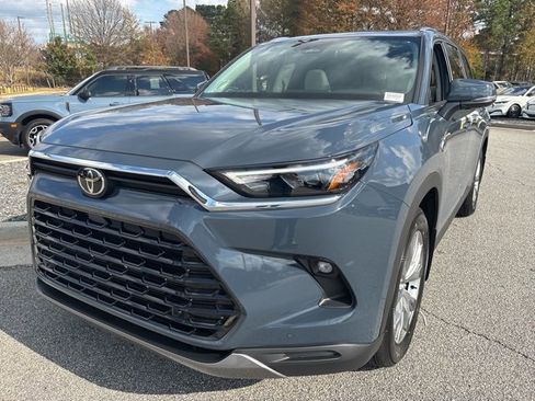 Used 2026 Toyota Grand Highlander Limited image 4