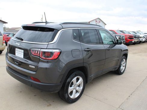 Used 2017 Jeep Compass Latitude w/ Popular Equipment Group AWD/4WD image 8
