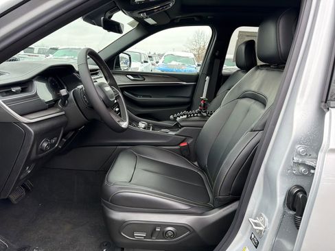 New 2025 Jeep Grand Cherokee Limited w/ MOPAR Finishing Package image 10