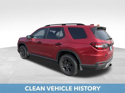 Used 2025 Honda Pilot TrailSport image 3