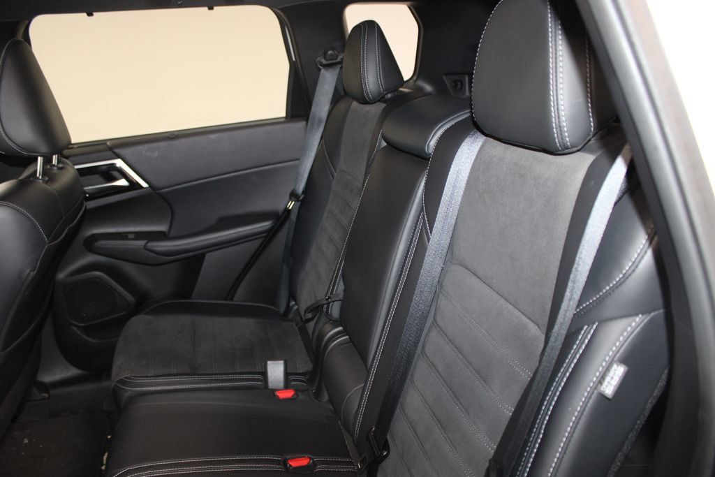 Used 2023 Mitsubishi Outlander SE Black Edition AWD/4WD image 18