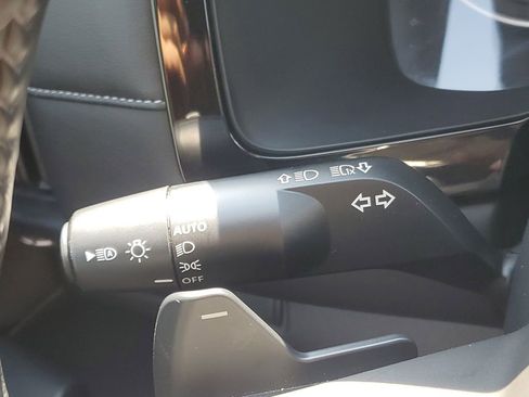 Used 2024 Nissan Pathfinder SV image 16