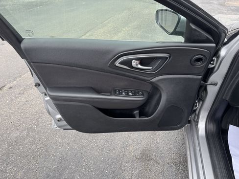 Used 2015 Chrysler 200 Limited image 6