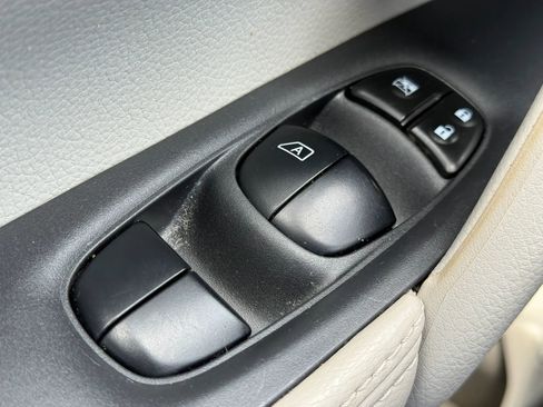 Used 2017 Nissan Rogue Sport SV AWD/4WD image 23