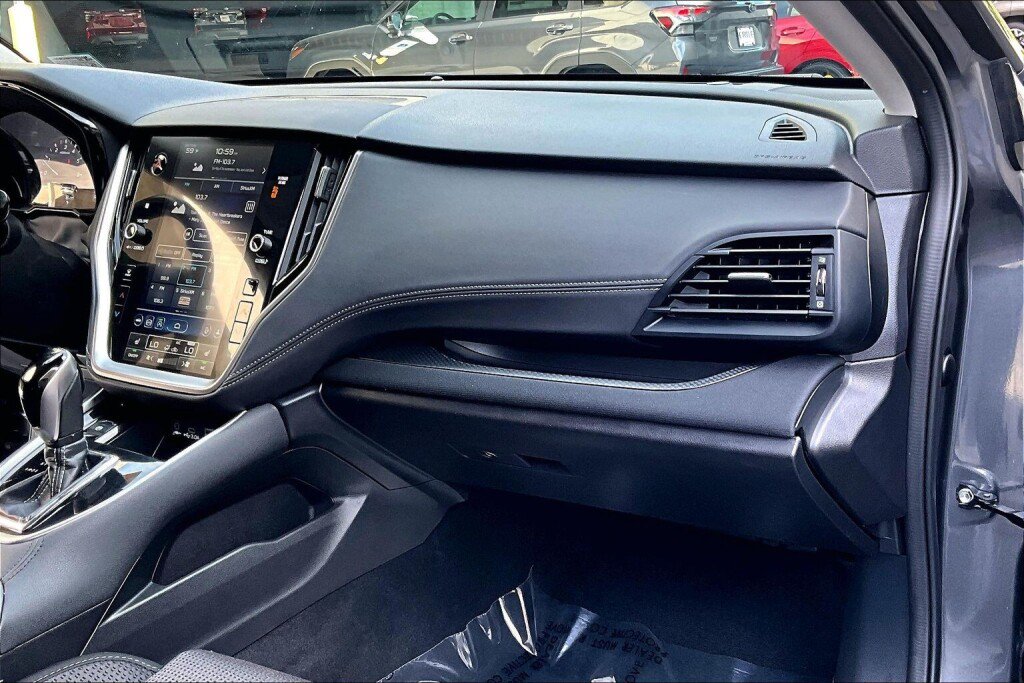 Certified 2025 Subaru Outback Premium AWD/4WD image 11