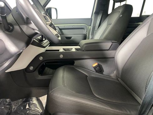 Used 2025 Land Rover Defender 110 S image 13