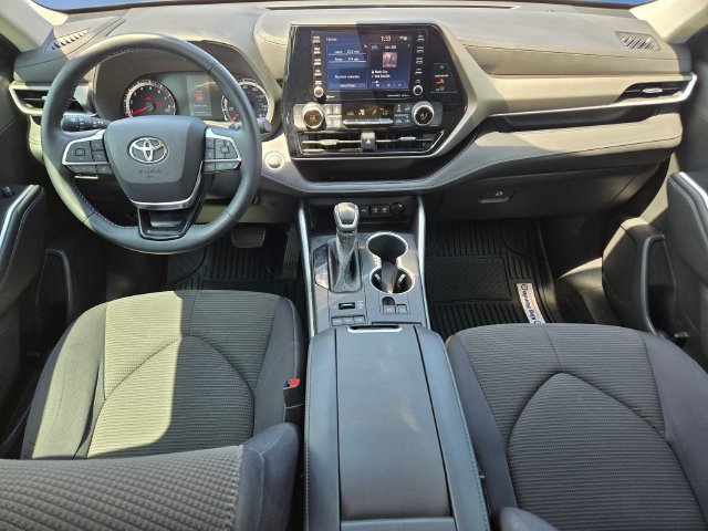 Used 2020 Toyota Highlander LE AWD/4WD image 19
