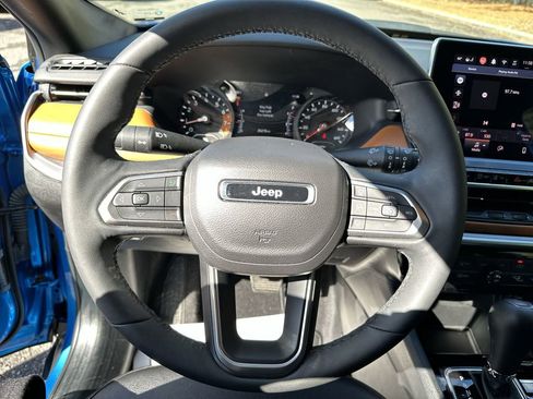 Used 2024 Jeep Compass Limited image 11