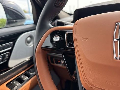 Certified 2025 Lincoln Aviator Black Label AWD/4WD image 38