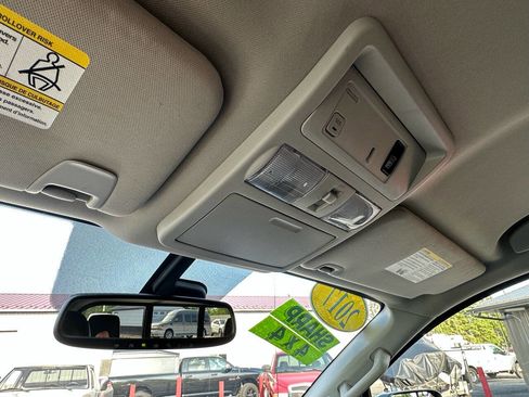 Used 2017 Nissan Titan SL image 17