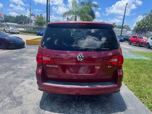 Used 2012 Volkswagen Routan SE FWD image 6