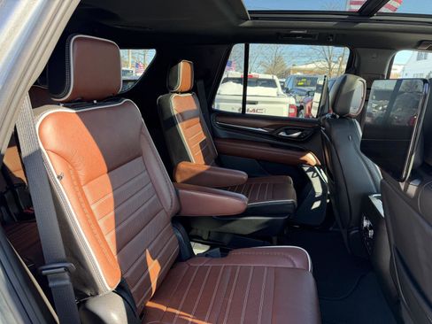 Used 2023 GMC Yukon Denali Ultimate image 13