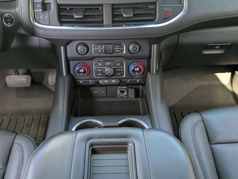 Used 2022 Chevrolet Tahoe Z71 w/ Luxury Package AWD/4WD image 20