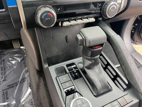 Used 2025 Toyota Tacoma TRD Off-Road image 36