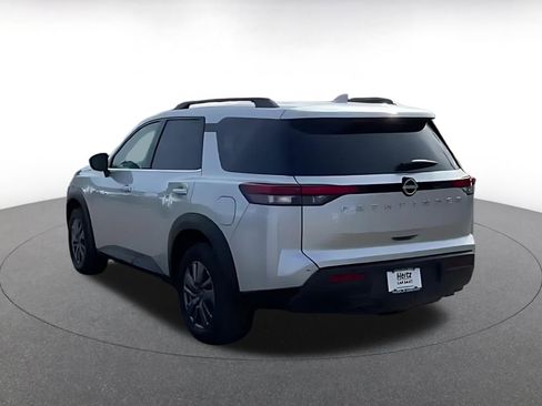 Used 2025 Nissan Pathfinder SV image 11