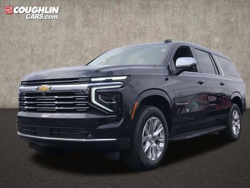 Used 2025 Chevrolet Suburban Premier AWD/4WD image 3
