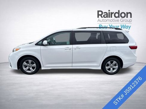 Used 2018 Toyota Sienna LE image 4