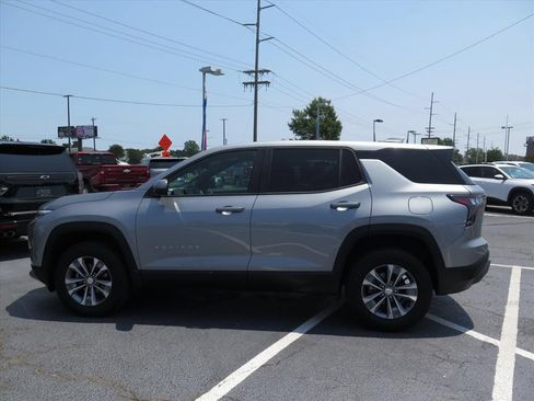 Used 2026 Chevrolet Equinox LT w/ Convenience Package II FWD image 6