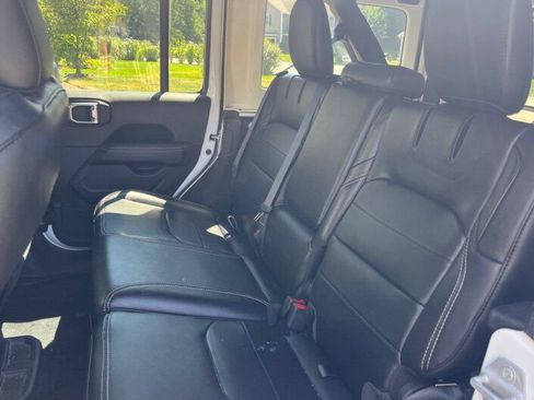 Used 2022 Jeep Wrangler Unlimited Sahara w/ Cold Weather Group AWD/4WD image 13