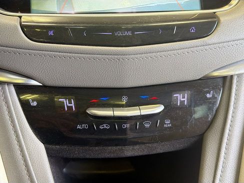 Used 2018 Cadillac XT5 Luxury w/ Driver Awareness Package image 37