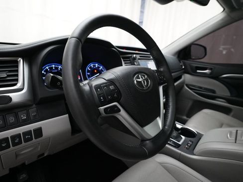 Used 2018 Toyota Highlander Limited Platinum AWD/4WD image 8