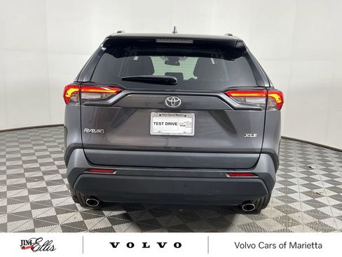 Used 2021 Toyota RAV4 XLE Premium image 8