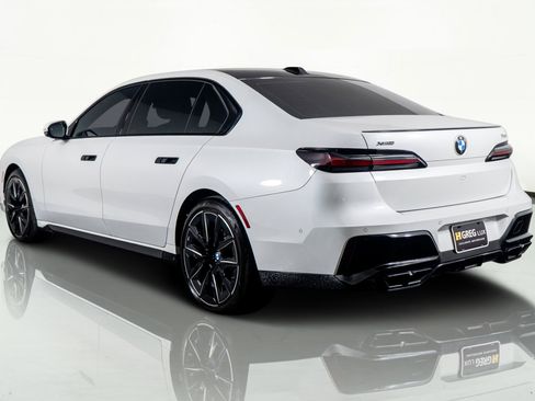 Used 2024 BMW 760i xDrive w/ Executive Package image 14