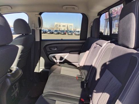 Used 2021 Nissan Titan SV w/ SV Convenience Package image 9