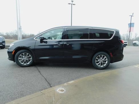 New 2026 Chrysler Pacifica Limited FWD image 28