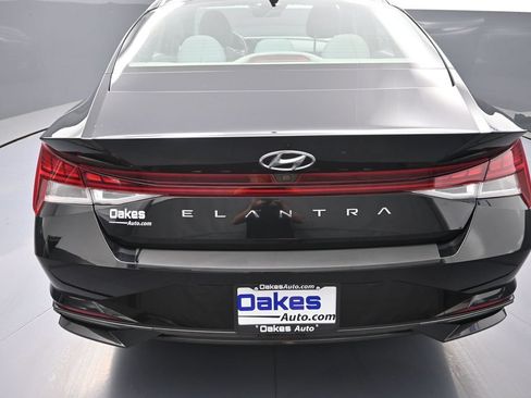 Used 2022 Hyundai Elantra SEL w/ Convenience + Premium Package FWD image 34