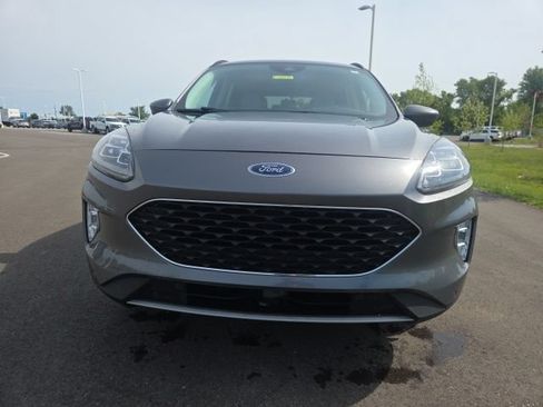 Used 2022 Ford Escape Titanium AWD/4WD image 3