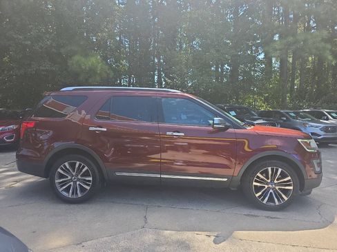 Used 2016 Ford Explorer Platinum AWD/4WD image 4