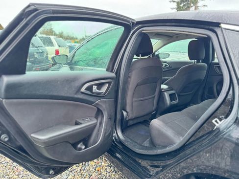 Used 2016 Chrysler 200 Limited w/ Convenience Group image 10