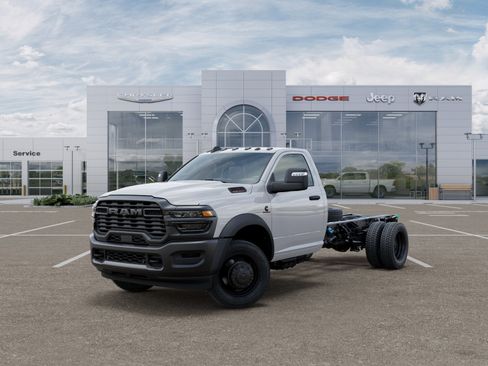 New 2025 RAM 5500 Tradesman AWD/4WD image 9