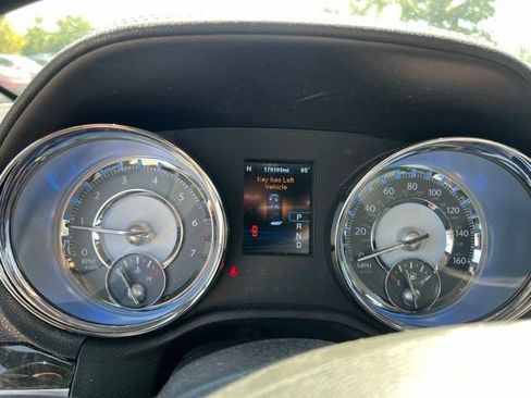 Used 2012 Chrysler 300 C w/ 19-Premium Speaker Group RWD image 11