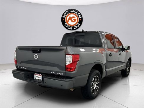 Used 2022 Nissan Titan SV image 7