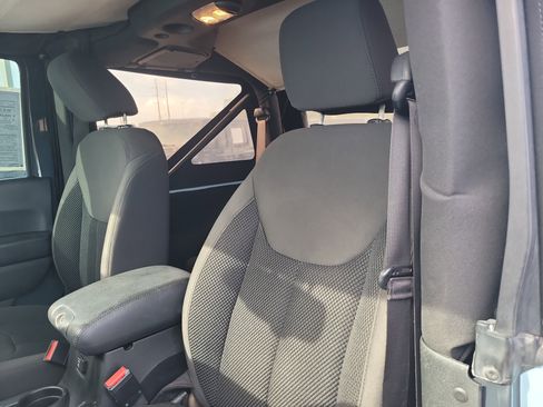 Used 2017 Jeep Wrangler Sport AWD/4WD image 13