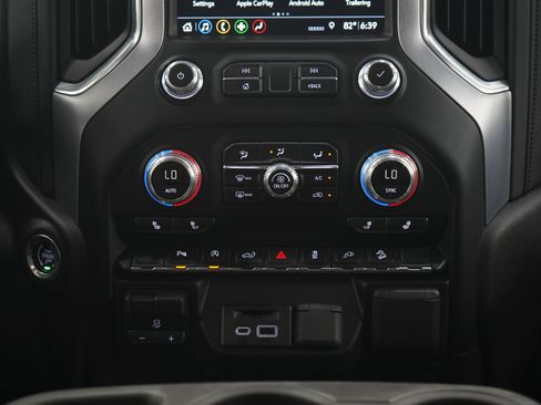 Used 2019 GMC Sierra 1500 SLT w/ Driver Alert Package I AWD/4WD image 18