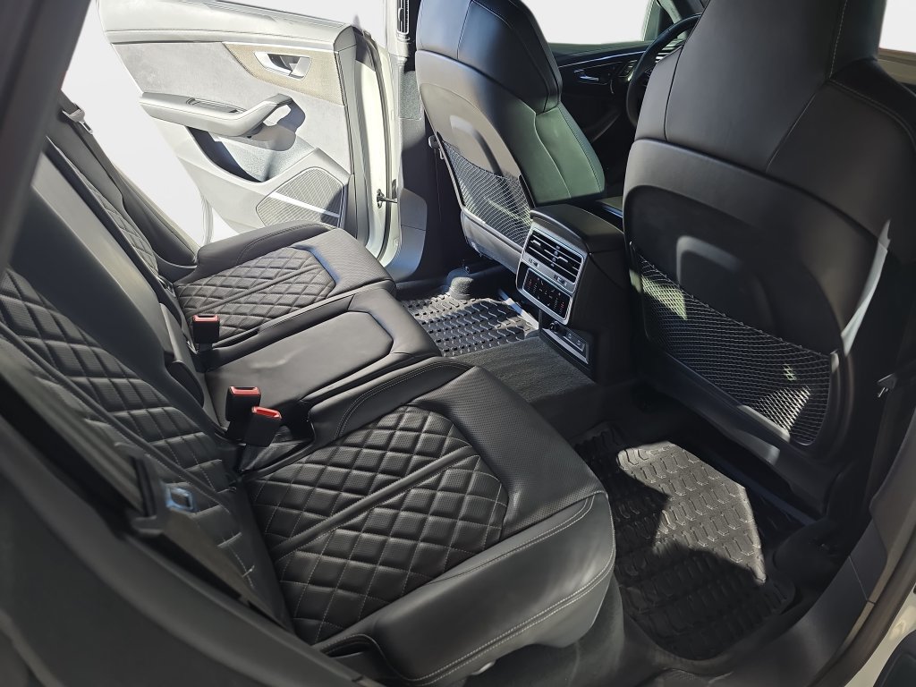 Used 2023 Audi SQ8 Prestige AWD/4WD image 13