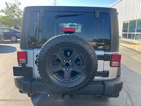 Used 2018 Jeep Wrangler Unlimited Sport S AWD/4WD image 4