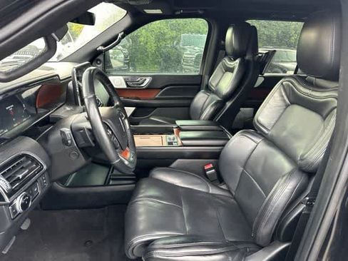 Used 2020 Lincoln Navigator L Reserve w/ Equipment Group 208A Reserve AWD/4WD image 4