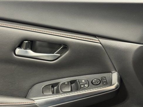 Used 2025 Nissan Sentra SR FWD image 9