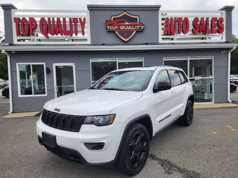 Used 2019 Jeep Grand Cherokee Laredo AWD/4WD image 1