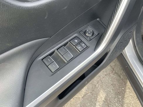 Used 2025 Toyota RAV4 XLE image 28