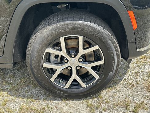 Used 2024 Jeep Grand Cherokee L Limited AWD/4WD image 12