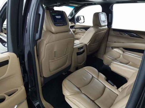 Used 2018 Cadillac Escalade ESV Platinum image 36