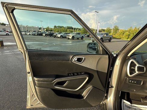 Used 2023 Kia Soul LX w/ Option Group 015 FWD image 21