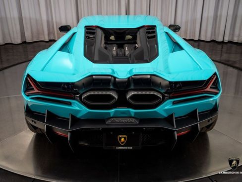 Used 2025 Lamborghini Revuelto image 24